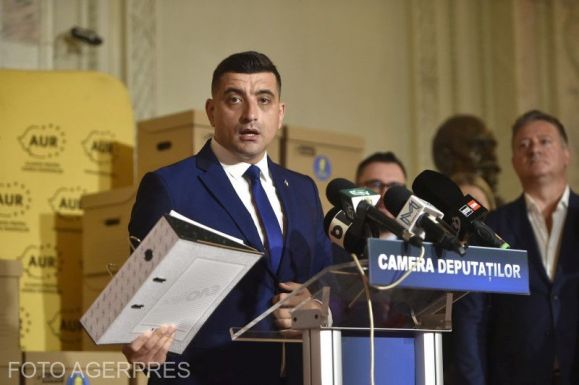 AUR: kétmilliónál többen írták alá a Iohannis leváltására irányuló kezdeményezést
