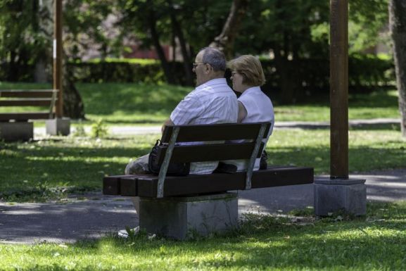 Megszavazta a szenátus a kisnyugdíjasok 700 lejes támogatásáról szóló törvénytervezetet