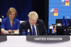 London újabb egymilliárd font katonai segélyt nyújt Ukrajnának