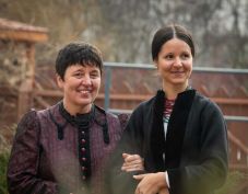 A csíkszeredaiak Kati nénije 30 éve tanítja az „aprókat” táncolni – lányaival együtt lopta vissza a szívekbe a népit