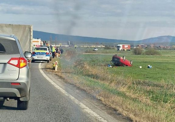 Baleset Hargita megyében: utánfutóval ütközött, amely elsodort egy másik autót