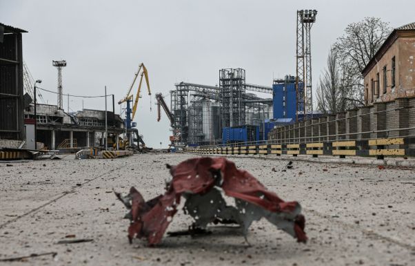 Orosz védelmi minisztérium: két nap alatt 126 civilt evakuáltak a mariupoli Azovsztalból