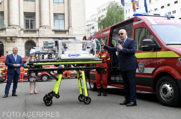 Újszülöttek szállítására alkalmas tizenkét mentőautót vásárolt a belügyminisztérium