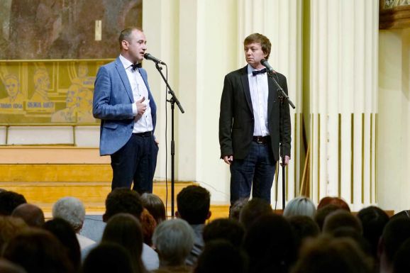 Húszéves a Szomszédnéni Produkciós Iroda, erdélyi turnéval ünnepelnek 