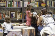 Neves szerzőkkel, kiemelt gyermekprogramokkal és újdonságokkal készül a Csíkszeredai Könyvvásár 