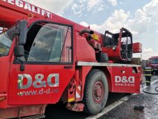 Oltani próbálta a daruskocsit az autópályán – halálra gázolták