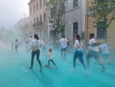 Színkavalkád Kolozsvár főterén – Ilyen volt a The Color Run