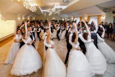 Jubileumi Bethlen-bált tartottak Nagyenyeden a kollégium végzőseivel