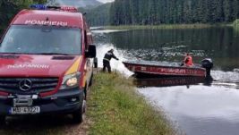 Elmerült a nagyekemezői tóban egy férfi, búvárok keresik