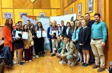 Hargita megyei ifjúsági szervezeteket díjaztak