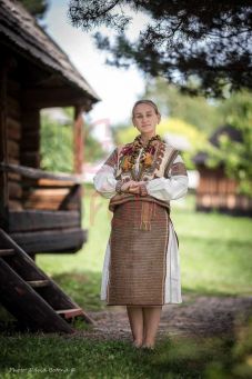 A világ viseletei több mint 1700 fotón: Kolozsvárra érkezett a GeoFolk kiállítás