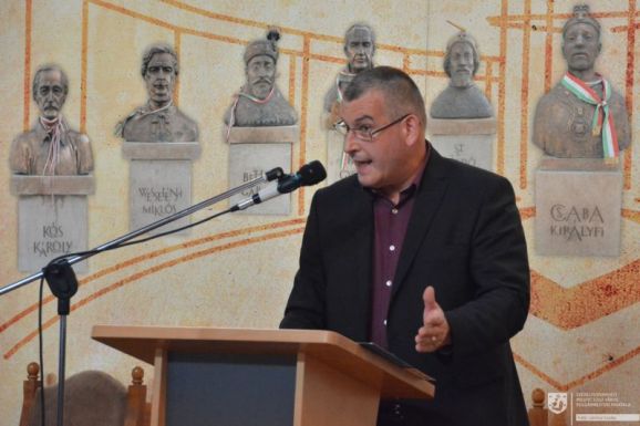 MPP: tisztességes lépés lenne, ha a POL-frakció, élén a polgármesterrel lemondana