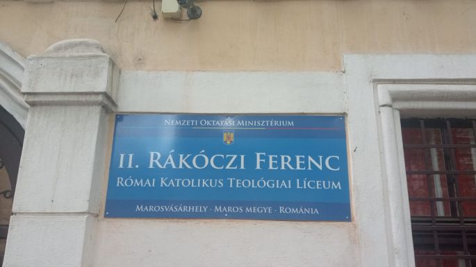 A pedagógusszövetség kiáll a marosvásárhelyi katolikus iskola közössége mellett