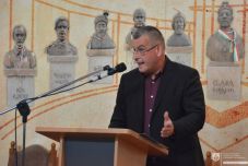 MPP: tisztességes lépés lenne, ha a POL-frakció, élén a polgármesterrel lemondana