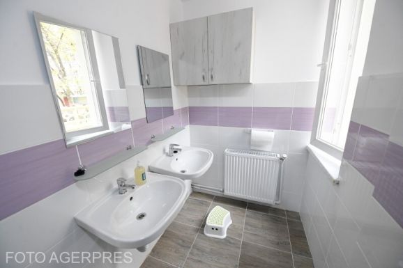 Országszerte 126 iskolában építtet megfelelő mosdókat a kormány