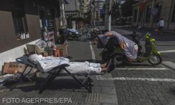 Koronavírus külföldön: Kína kitart a szigorú intézkedések alkalmazása mellett