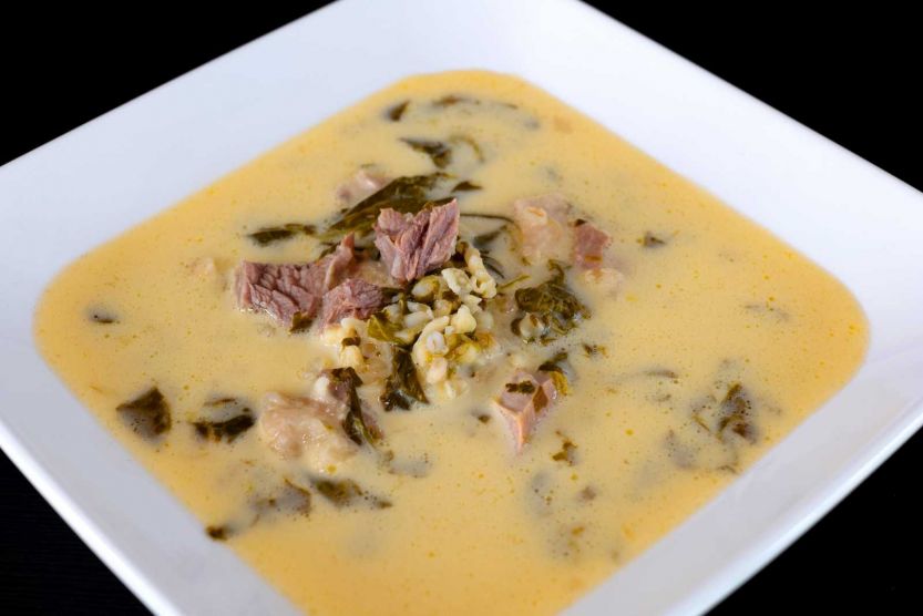 Sóskaleves marhahússal és bulgurral