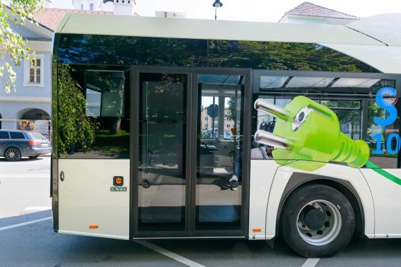 Összekötik a megyeszékhelyt a környező falvakkal: elektromos buszokra pályázik Csíkszereda
