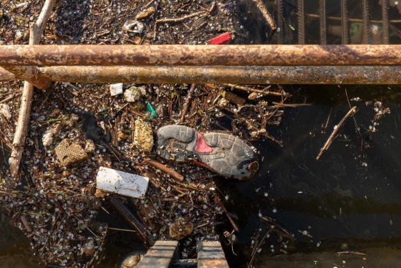 Fizetéséből ajánl jutalmat a polgármester azoknak, akik illegális szemetelőket jelentenek be