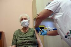 Koronavírus: az első napon 292 személy kérte a negyedik oltást
