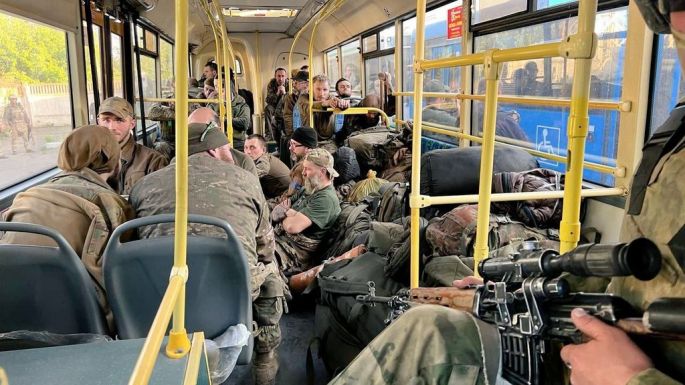 Több száz ukrán katona adta meg magát a mariupoli Azovsztalnál