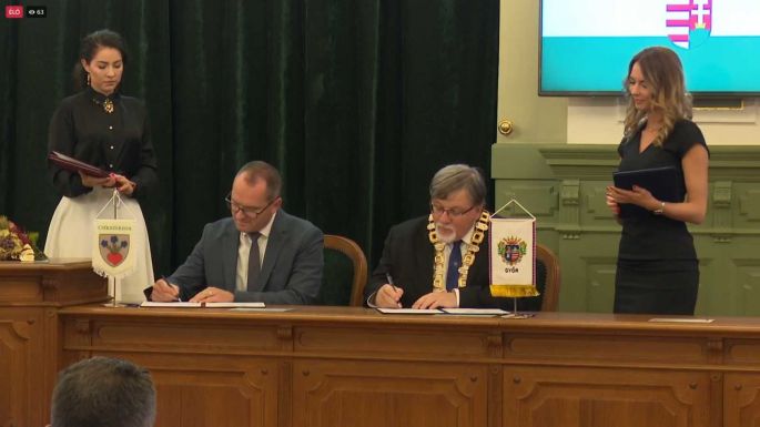 Testvérvárosi szerződést írt alá Csíkszereda és Győr polgármestere
