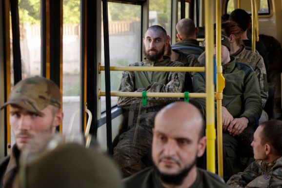 Donyecki orosz börtöntáborba szállították az Azovsztalban elfogott 900 ukrán katonát