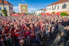 Több ezren ünnepelték Sepsiszentgyörgy főterén a Sepsi OSK kupagyőzelmét