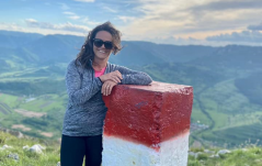 Novák Katalin köztársasági elnök megmászta a Székelykőt a Fehér megyei Torockón 