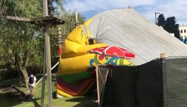 Több gyerek lezuhant, amikor felborult egy felfújható csúszda Kolozsváron