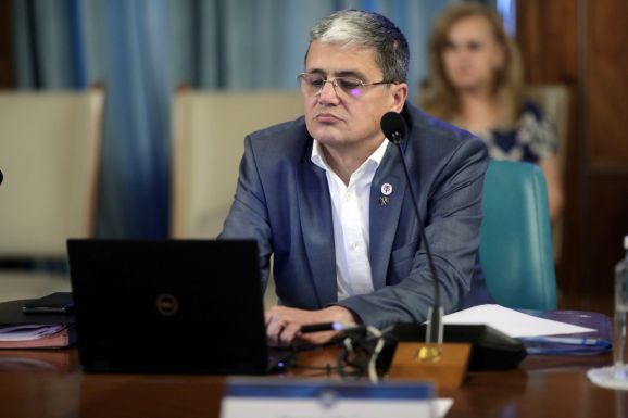 Jelentősen növelik az egyik minisztérium alkalmazottainak számát