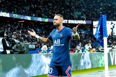 Le Parisien: a PSG Neymar eladásával kompenzálná Mbappé maradását