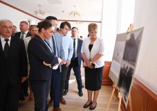 Az egykori püspöki ház emléktábláját leplezték le Nagyenyeden 