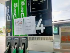 FRISSÍTVE – Péntektől csak a magyar rendszámú autók tankolhatnak kedvezményesen Magyarországon