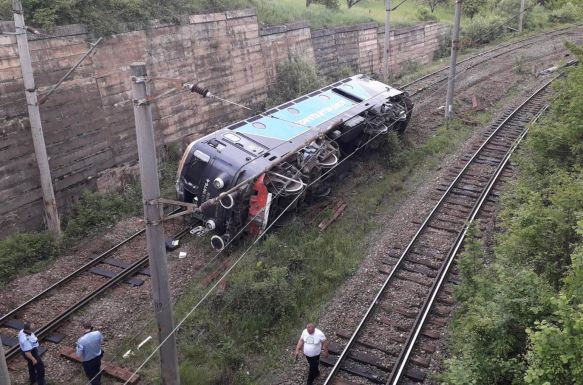 Kisiklott Hunyad megyében egy mozdony, vezetőjét kórházba szállították