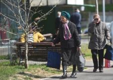 Júliustól folyósítják az egyszeri 700 lejes támogatást a kisnyugdíjasoknak