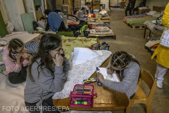 Eddig 2554 ukrán gyermeket vettek fel a romániai tanintézetekbe