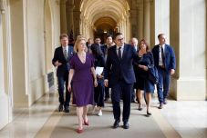 Prága és London szerint folytatni kell Ukrajna katonai és politikai támogatását