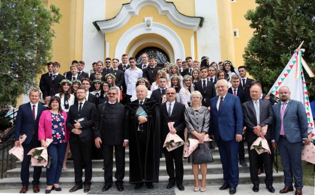 „Szárnyat bont egy diáksereg”: elballagtak a Zilahi Református Wesselényi Kollégium végzősei