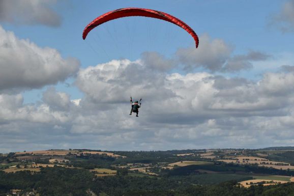 Tandem-ejtőernyőzéssel ünnepelte 103. születésnapját egy nagymama