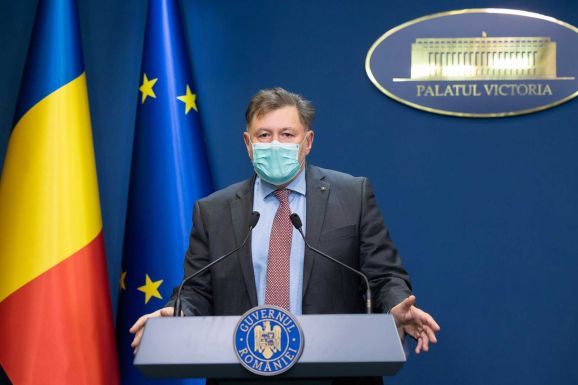 FRISSÍTVE – Egészségügyi miniszter: javulnak a járványadatok, jöhetnek az enyhítések