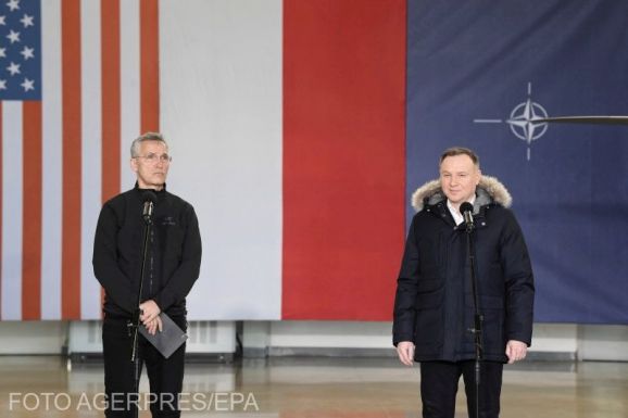 FRISSÍTVE – Duda és Stoltenberg: a NATO nem küld harci repülőgépeket Ukrajnába
