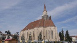 Megkezdődött az állványok leszerelése a Szent Mihály-templom tornyáról