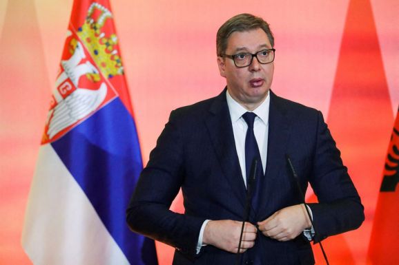 Belgrád óriási nyomás alatt áll, de nem vezet be szankciókat Oroszország ellen