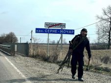 A hangulat a hírekhez igazodik – ilyen az élet egy kárpátaljai magyar faluban a háború idején