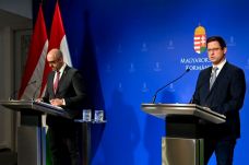 Magyarországon hétfőtől megszűnik a járványügyi korlátozások többsége