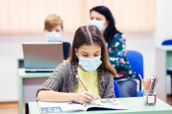 Kevesebb koronavírus-fertőzéssel diagnosztizált tanulót regisztráltak múlt héten