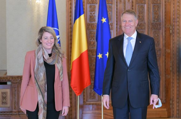 A polgári nukleáris együttműködésről is tárgyalt Iohannis a kanadai külügyminiszterrel