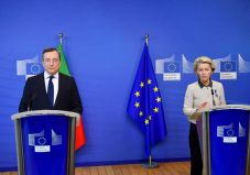 Von der Leyen: az EU további szankciókon dolgozik Oroszország ellen