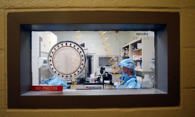 Peking az ukrajnai biológiai laboratóriumok miatt aggódik